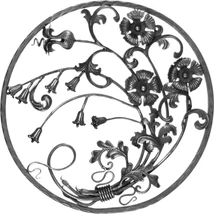 Blumen Ornament, handgeschmiedet, Rahmen aus Vierkantstahl □ 16 x 16 mm, kantengehämmert, Höhe 600 mm, Breite 600 mm