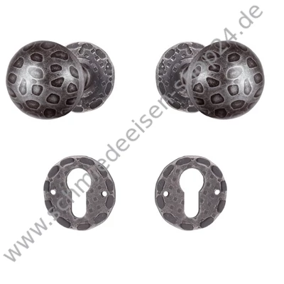 Drückerganitur geschmiedet CORTINA, Griff drehbar Ø 60 mm, mit Rosetten zum Anschrauben Ø 50 mm, Rosette für PZ-Schloss, galvanisiert, Farbe Antik-Silber